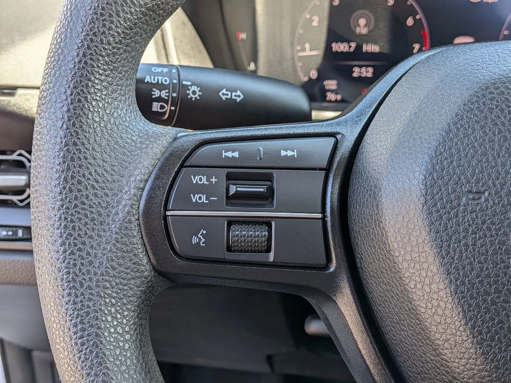 Used 2023 White Honda EX image 16