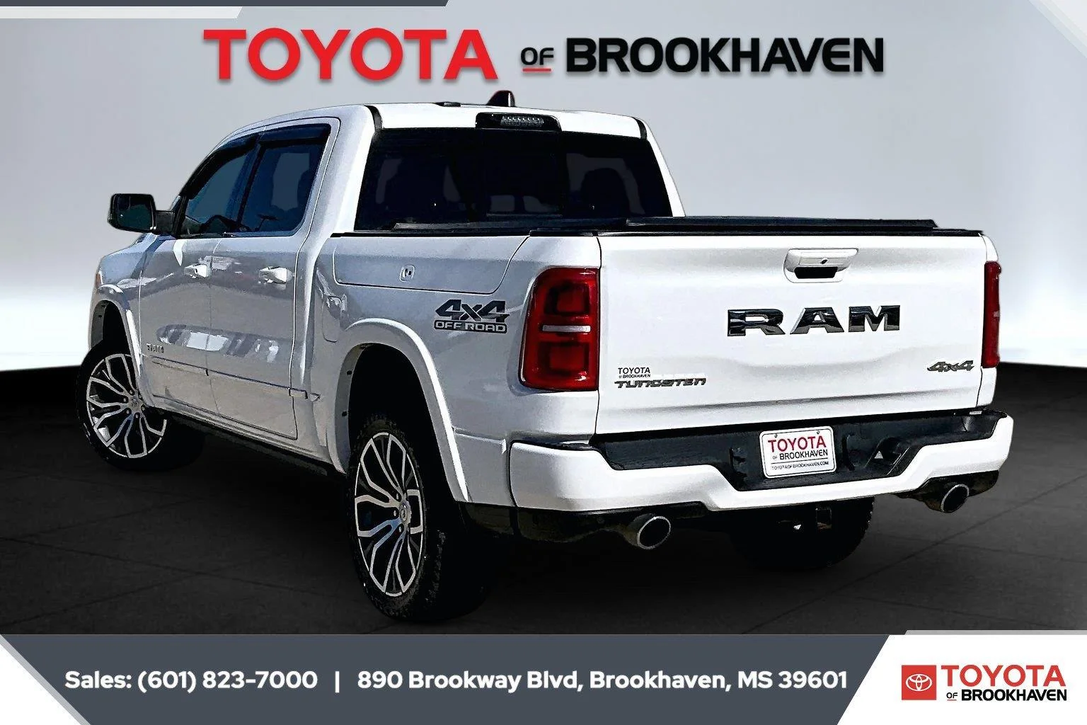 Used 2025 Ivory White Tri-Coat Pearlcoat Ram Tungsten image 2
