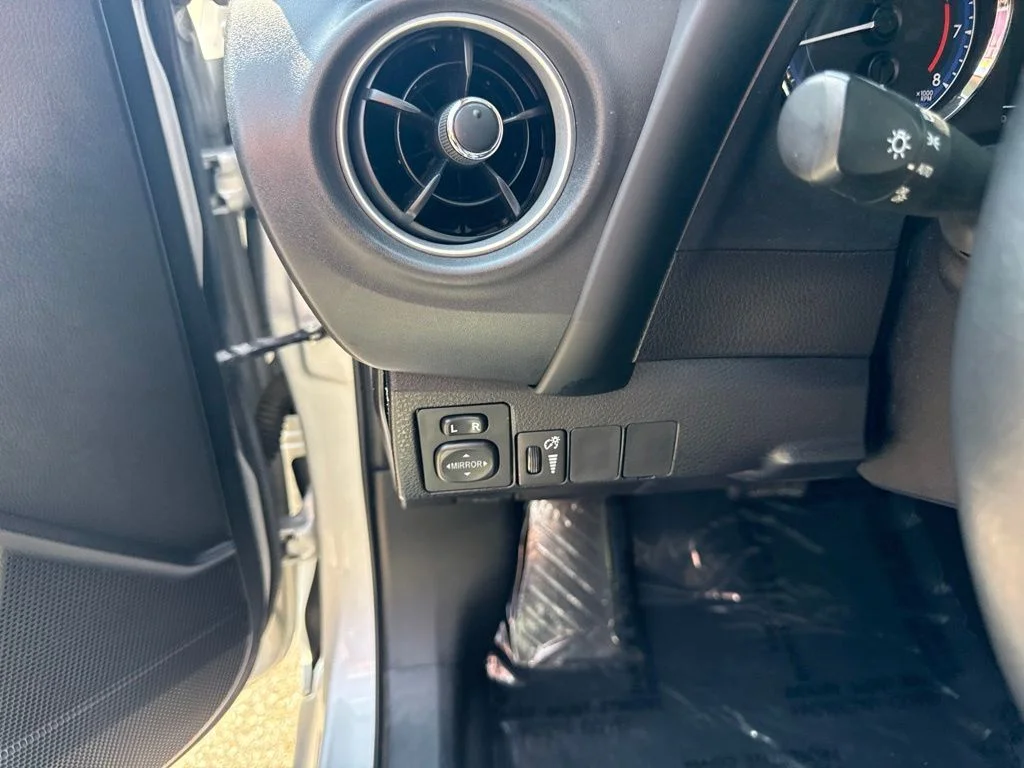 Used 2019 Classic Silver Metallic Toyota SE image 18