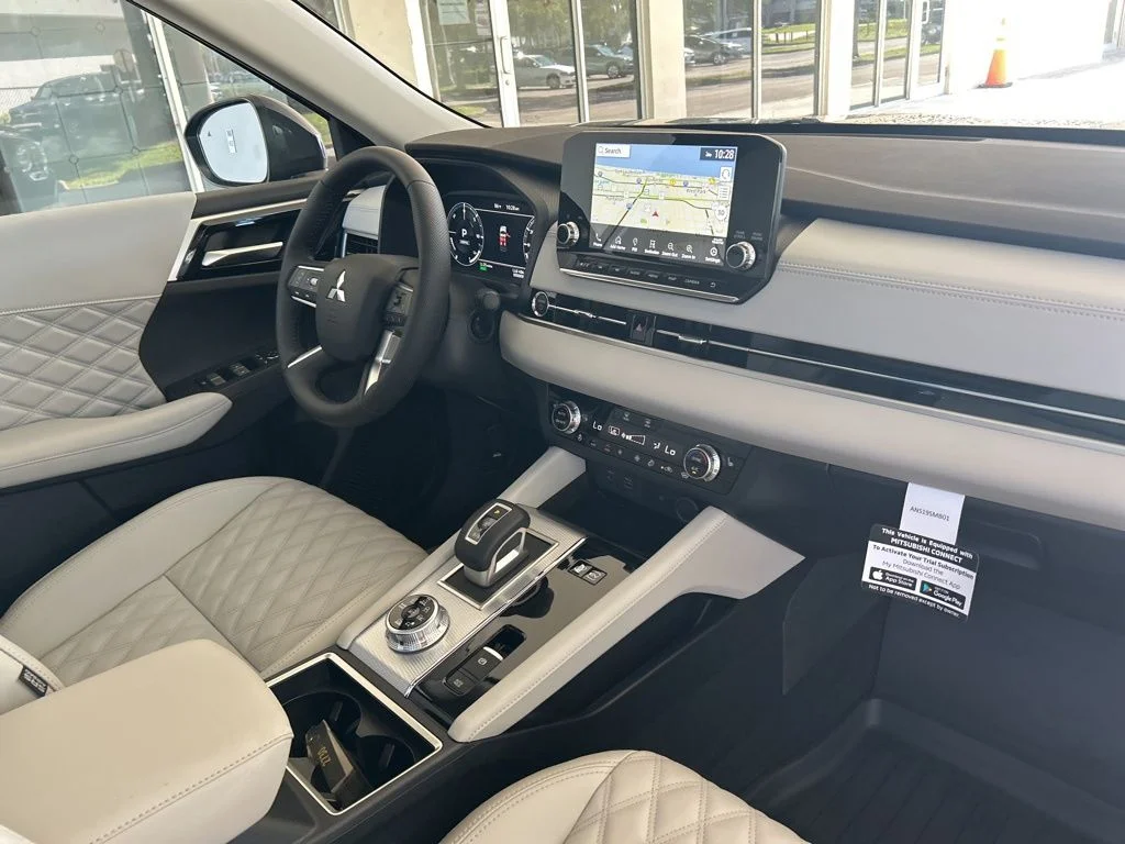2025 Mitsubishi Outlander Plug-in Hybrid SEL - Photo 23