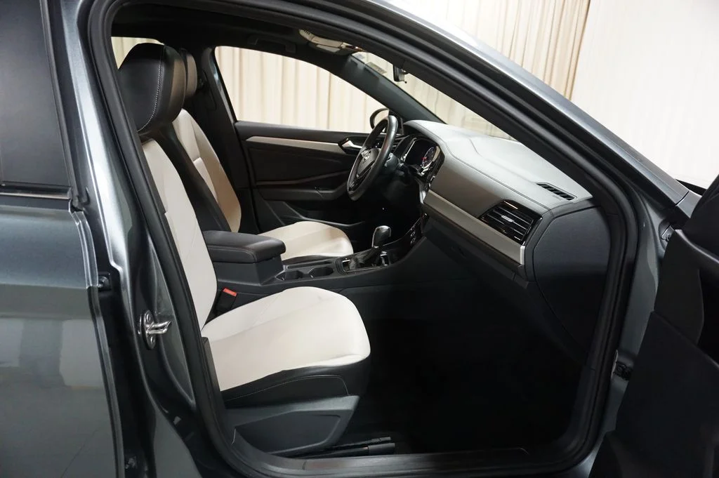 Used 2019 Platinum Gray Metallic Volkswagen R-Line image 34