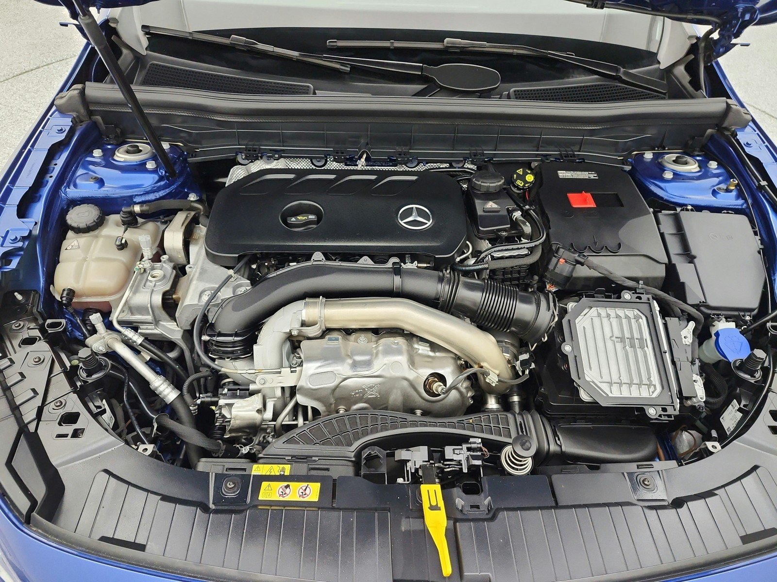 Used 2024 Starling Blue Metallic Mercedes-Benz GLB 250 4MATIC® SUV image 17