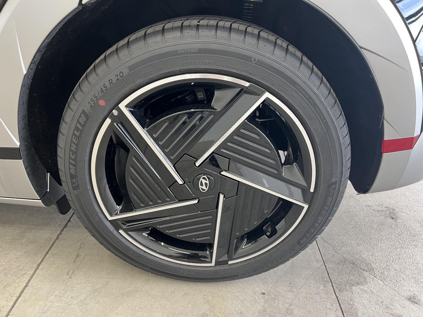 2026 Hyundai IONIQ 5 Limited - Photo 10