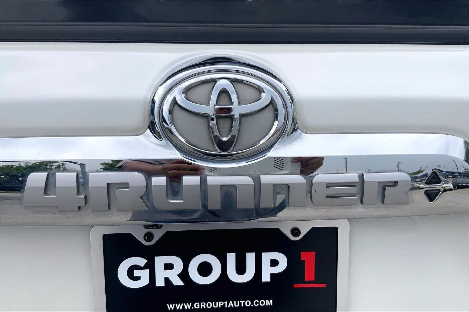 Used 2018 Blizzard Pearl Toyota Limited image 31