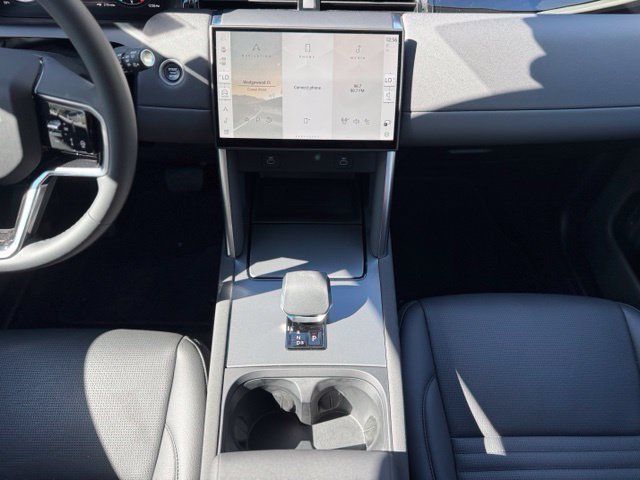 Used 2024 Hakuba Silver Metallic Land Rover S image 27
