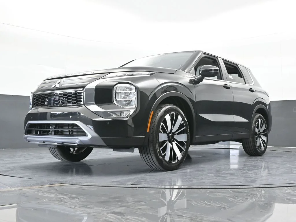 New 2026 Black Diamond Mitsubishi SE image 60