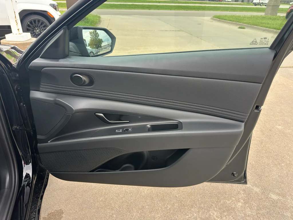 New 2026 Abyss Black Hyundai SEL Sport Premium image 28