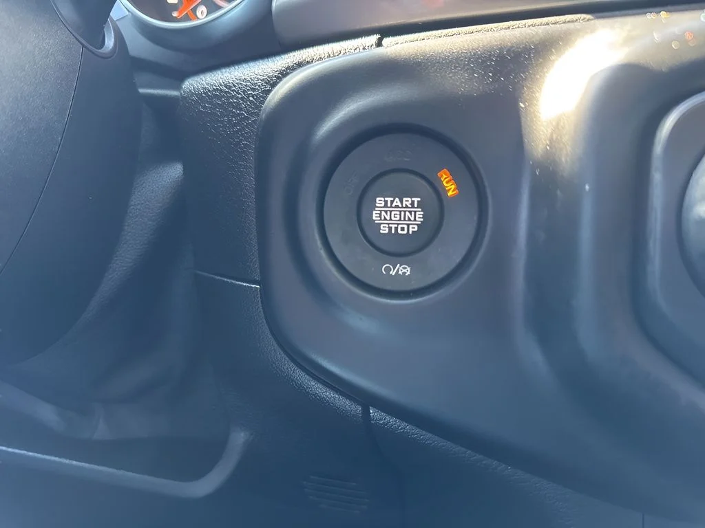 Used 2021 White Jeep Unlimited Sahara image 16