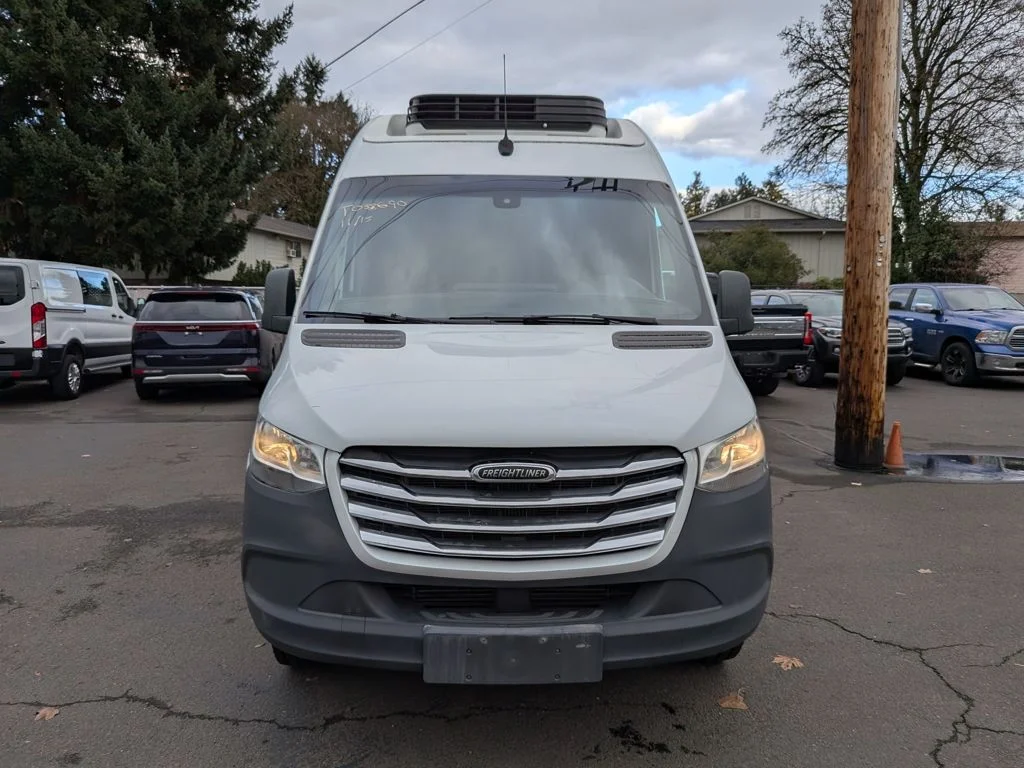 Used 2019 White Freightliner High Roof image 2