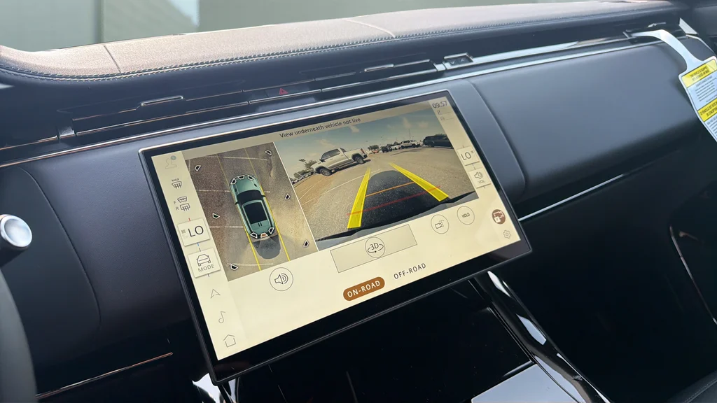 New 2026 White Land Rover Dynamic SE image 23