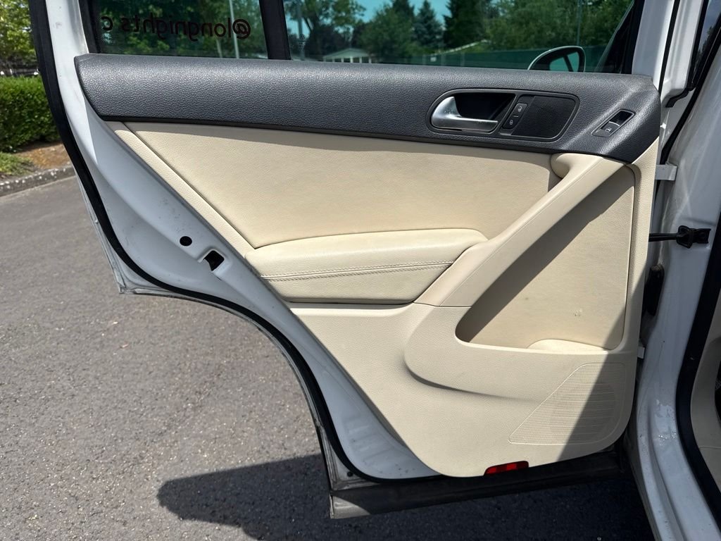 Used 2013 Candy White Volkswagen AWD One-Owner image 18