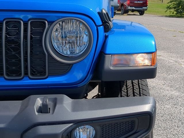 New 2025 Hydro Blue Pearlcoat Jeep Sport S image 17