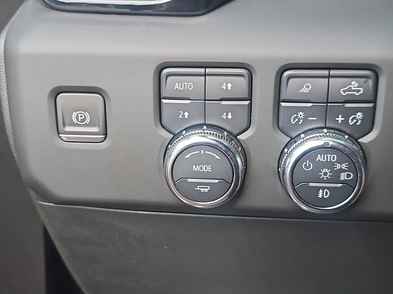 Used 2024 Onyx Black GMC AT4 image 18
