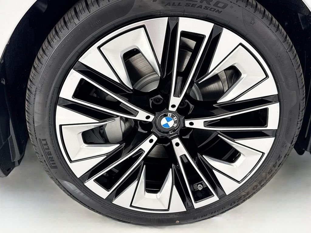 Used 2026 White Metallic BMW 530i image 31