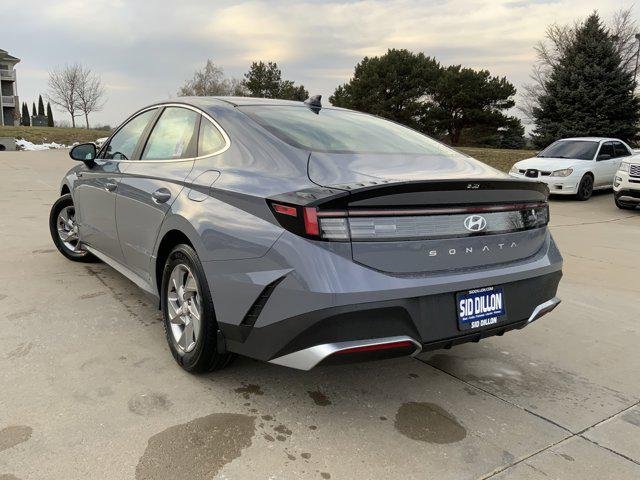 New 2026 Transmission Blue Hyundai SE image 3