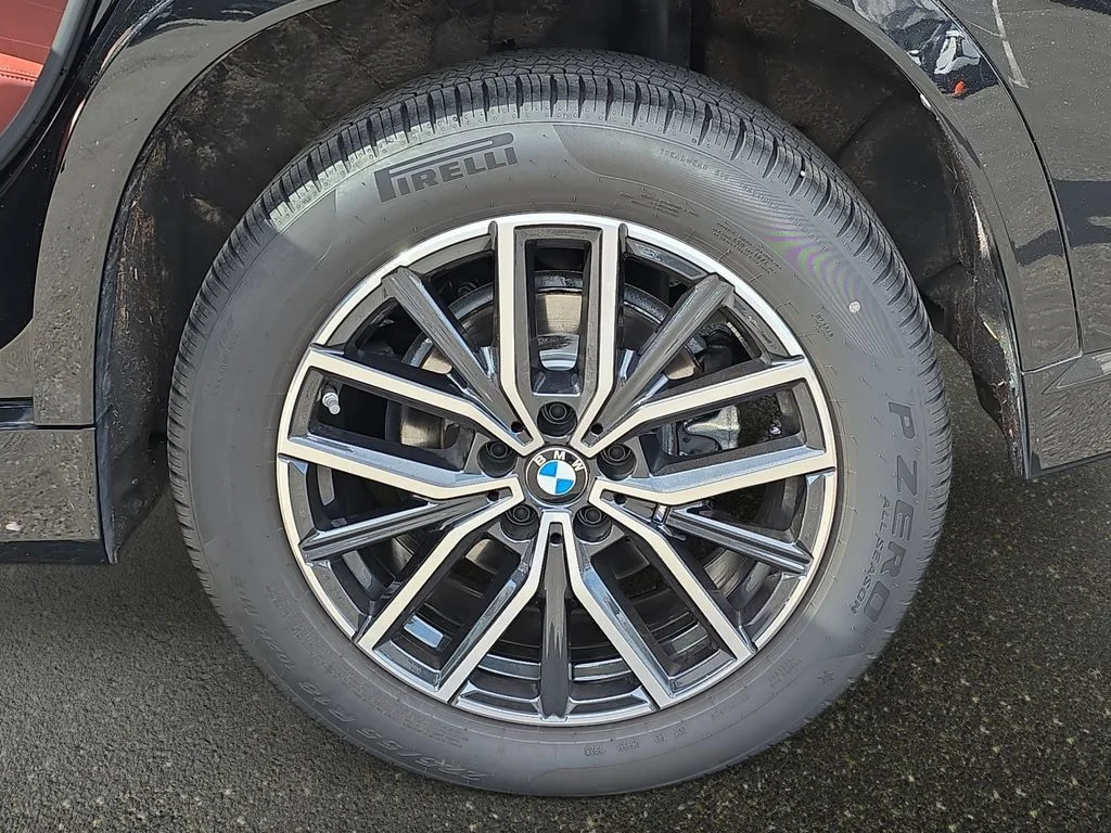 Used 2026 Black Sapphire Metallic BMW xDrive28i image 38