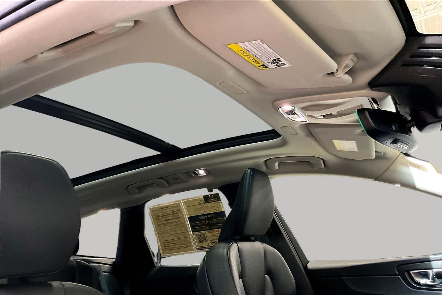 Used 2019 Bright Silver Metallic Volvo Momentum image 14