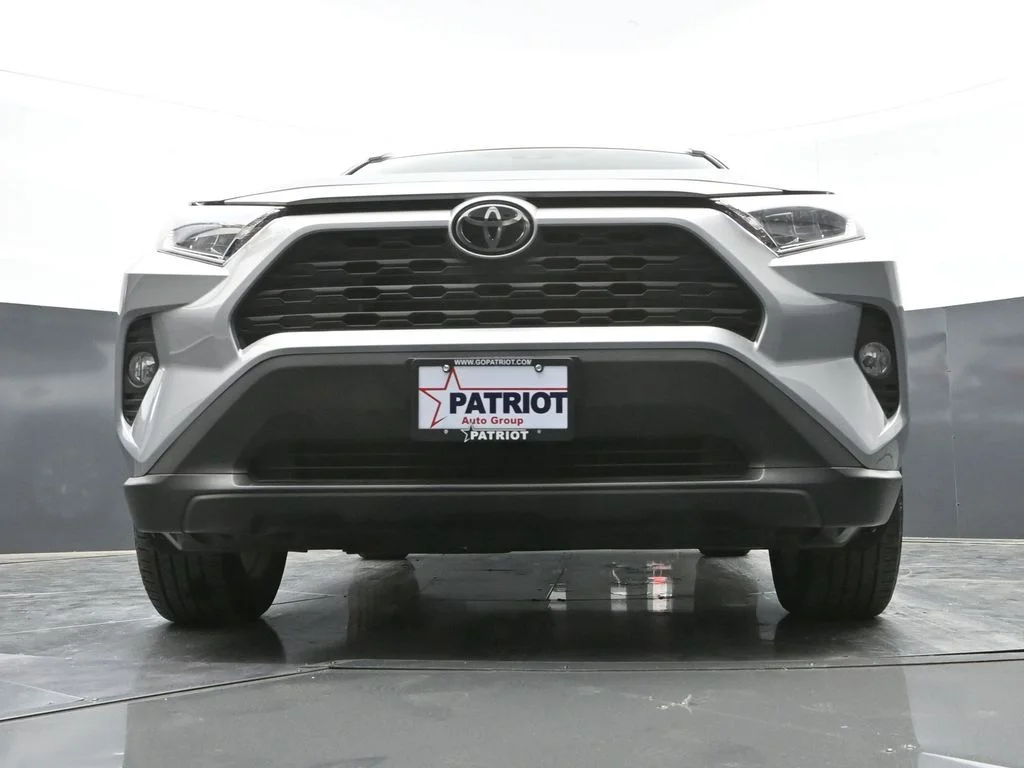 Used 2020 Silver Toyota XLE Premium image 48