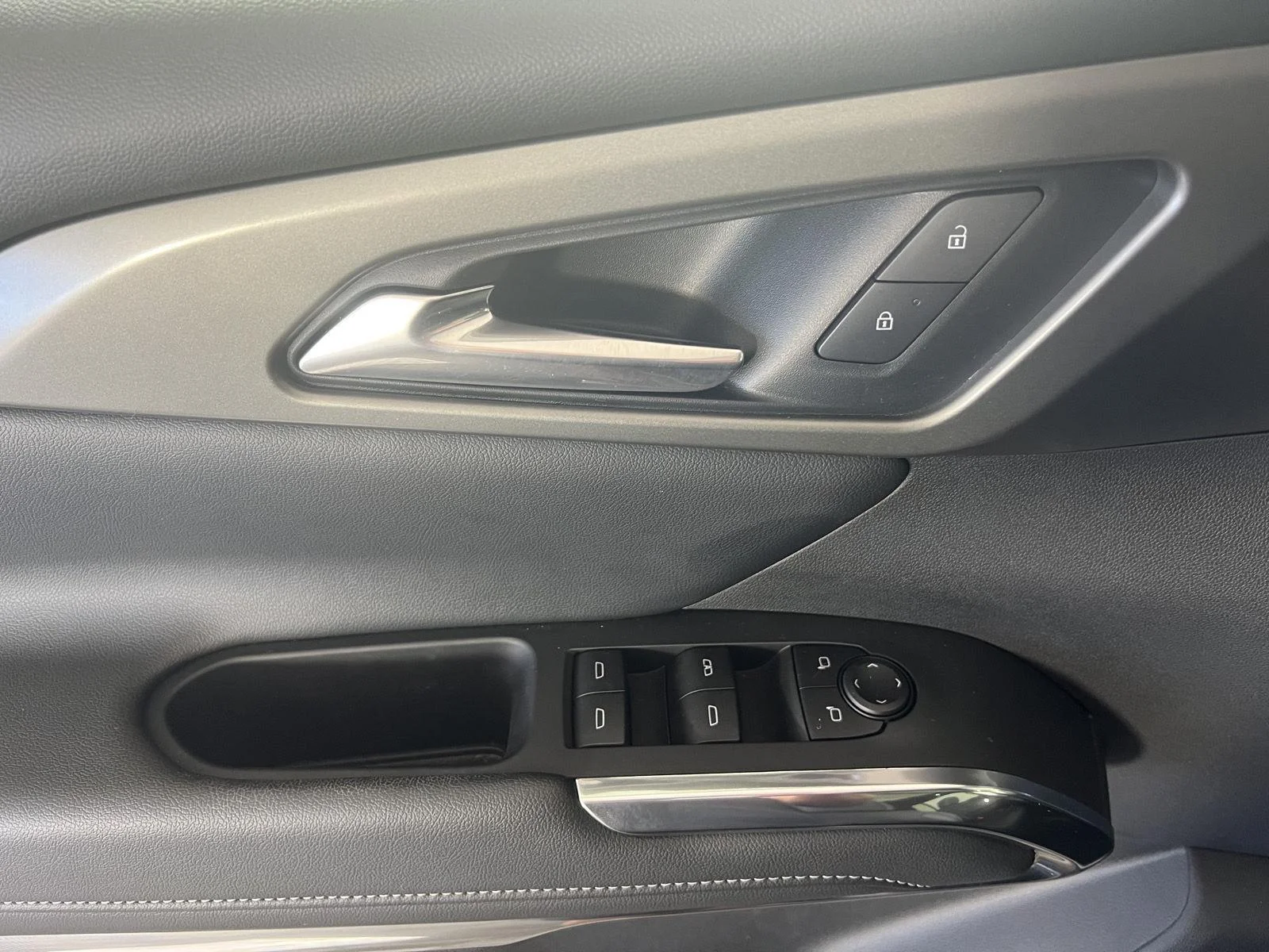 Used 2025 Sterling Gray Metallic Chevrolet AWD LT image 7