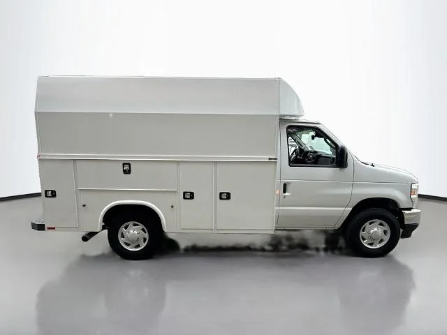 New 2026 Oxford White Ford E-350 SRW image 36
