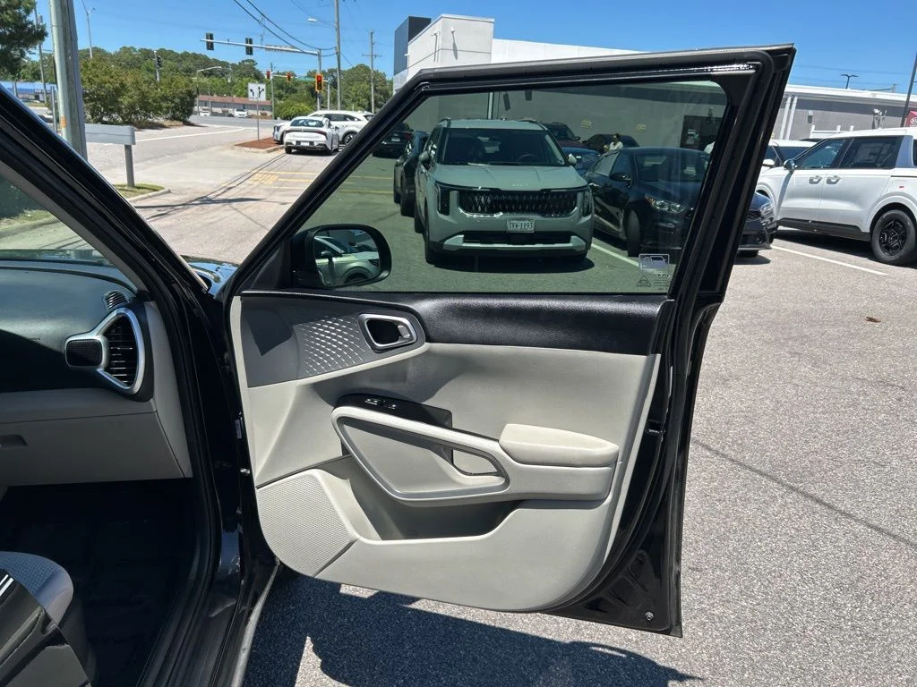 Used 2022 Black Kia LX image 12