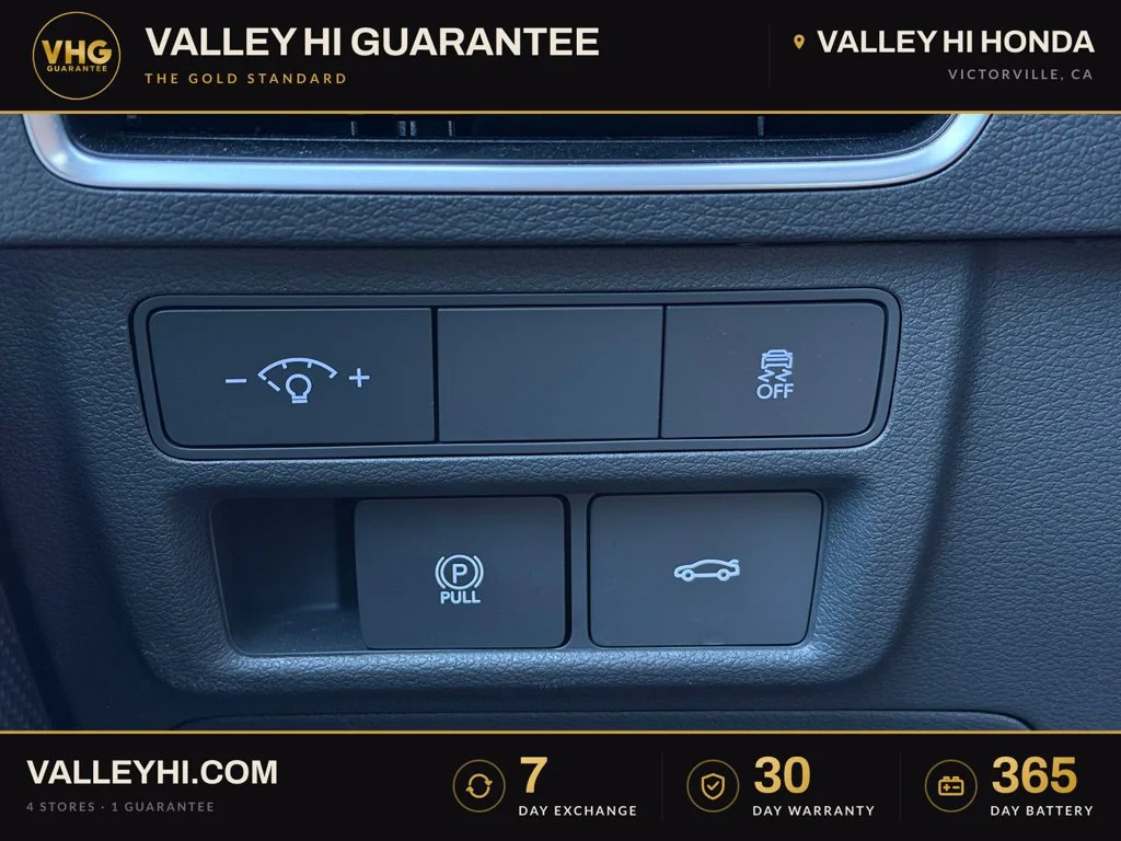 Used 2025 White Hyundai SEL image 30