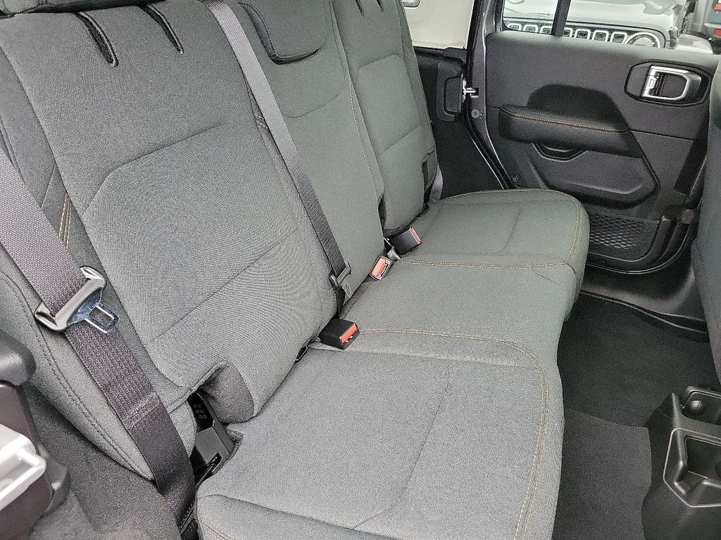 2025 Jeep Wrangler 4-Door Sahara - Photo 17