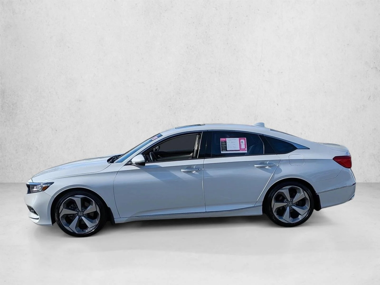 Used 2018 White Honda Touring 1.5T image 9
