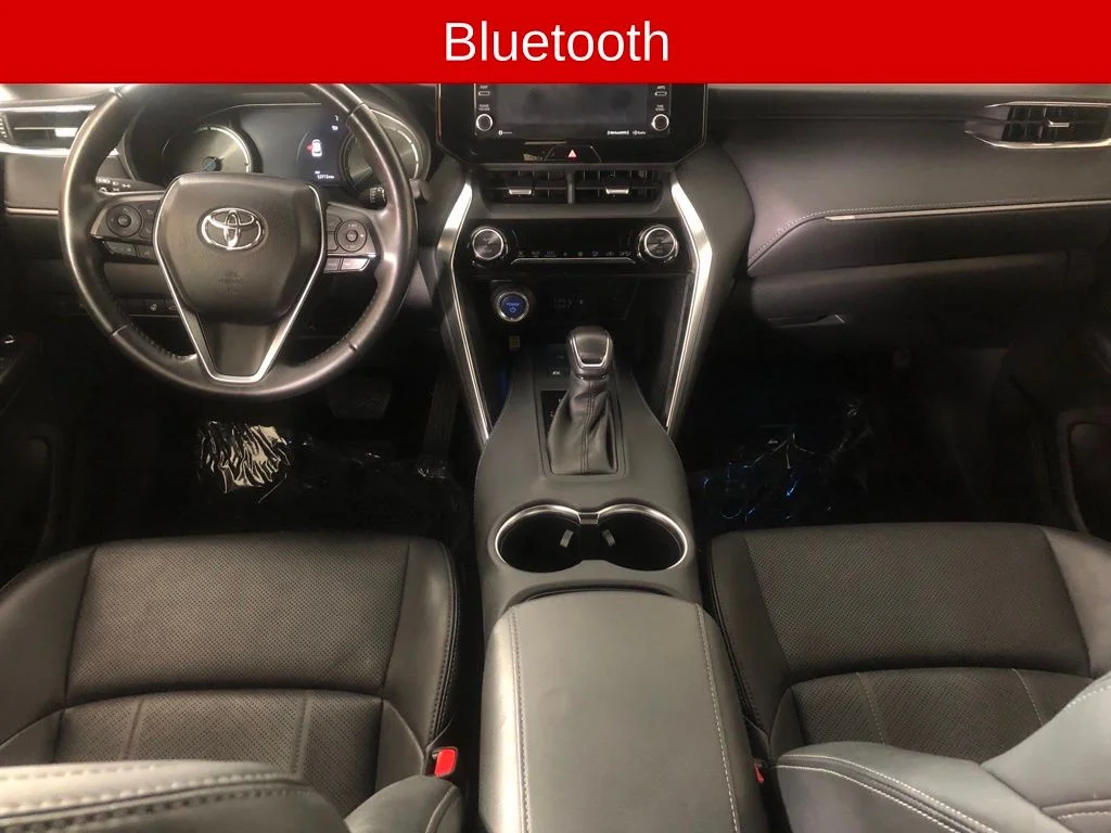 Used 2021 Silver Toyota XLE image 6