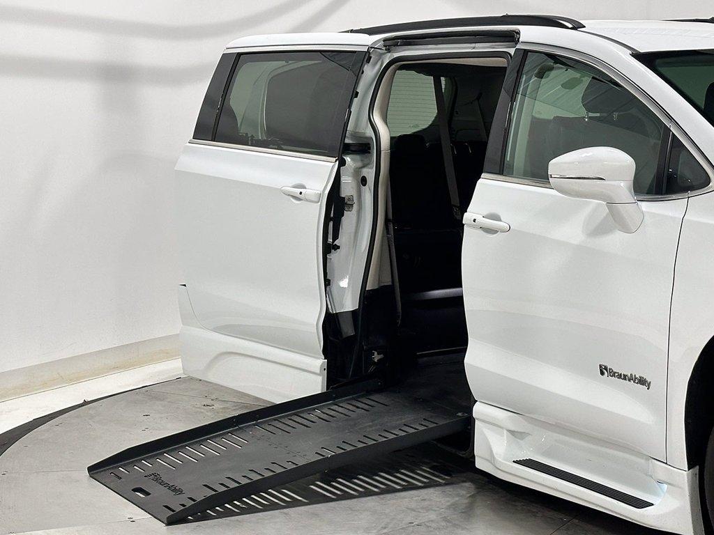 Used 2022 White Chrysler Wheelchair Accessible-Touring L image 27