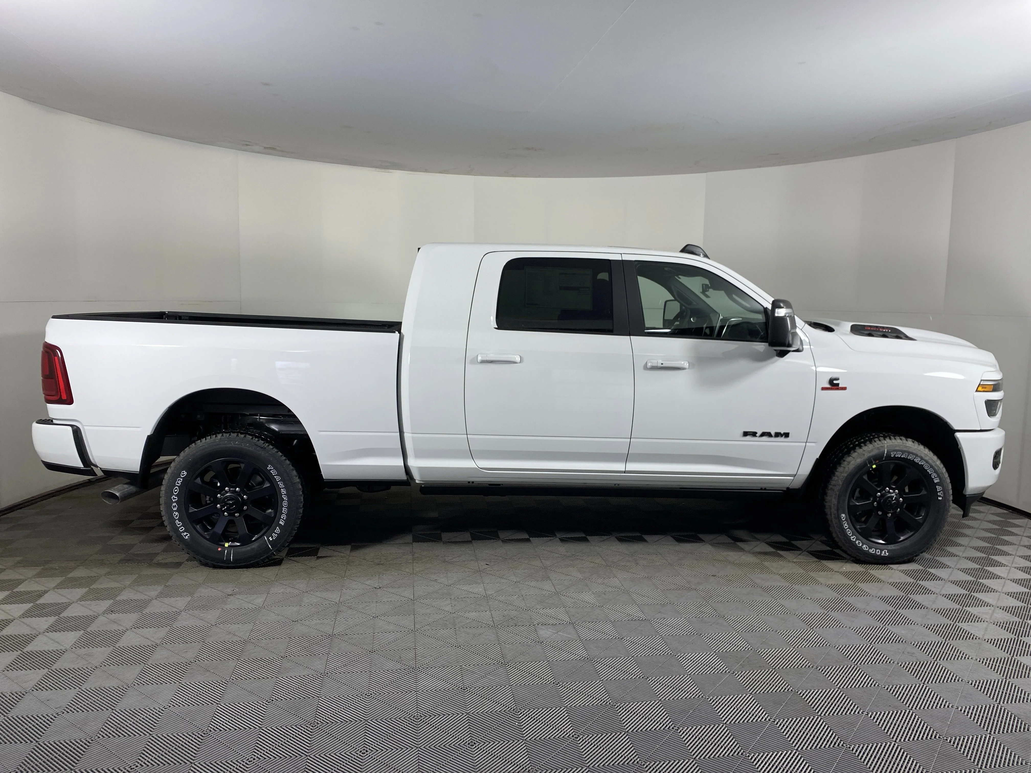 New 2026 Bright White Clear-Coat Exterior Paint RAM Laramie image 7