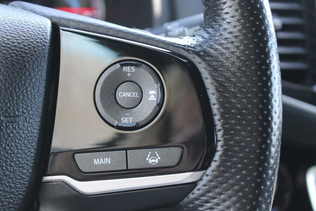 Used 2020 Lunar Silver Metallic Honda Touring image 33