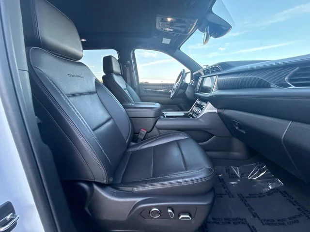 Used 2023 White GMC Denali image 22