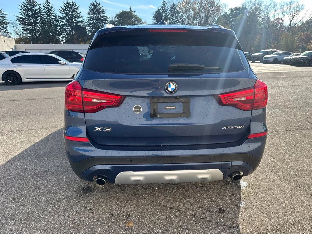 Used 2019 Blue Metallic BMW xDrive30i image 5