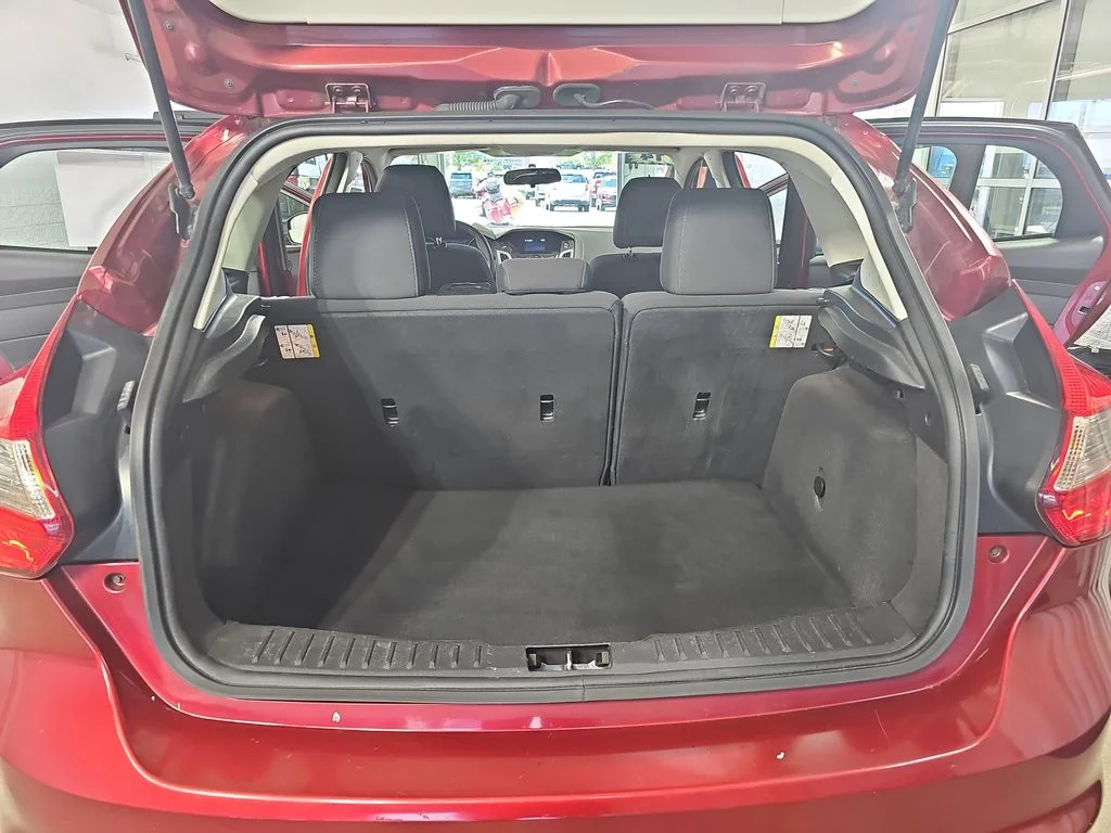 Used 2014 Red Ford SE image 15