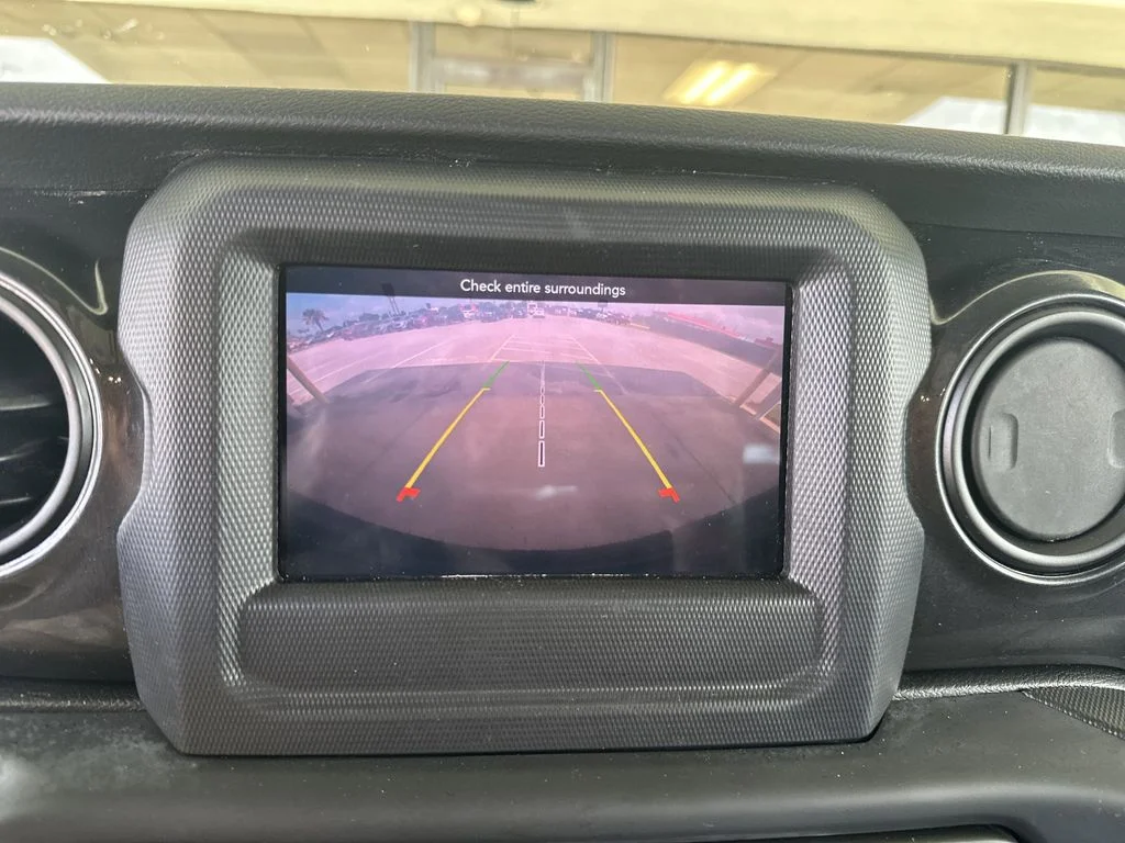 Used 2020 Gray Jeep Unlimited Sport Altitude image 25
