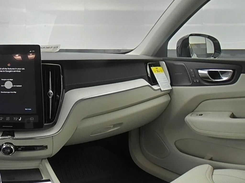 New 2026 White Volvo T8 Ultra image 35