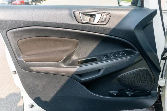 Used 2022 White Ford SE image 17