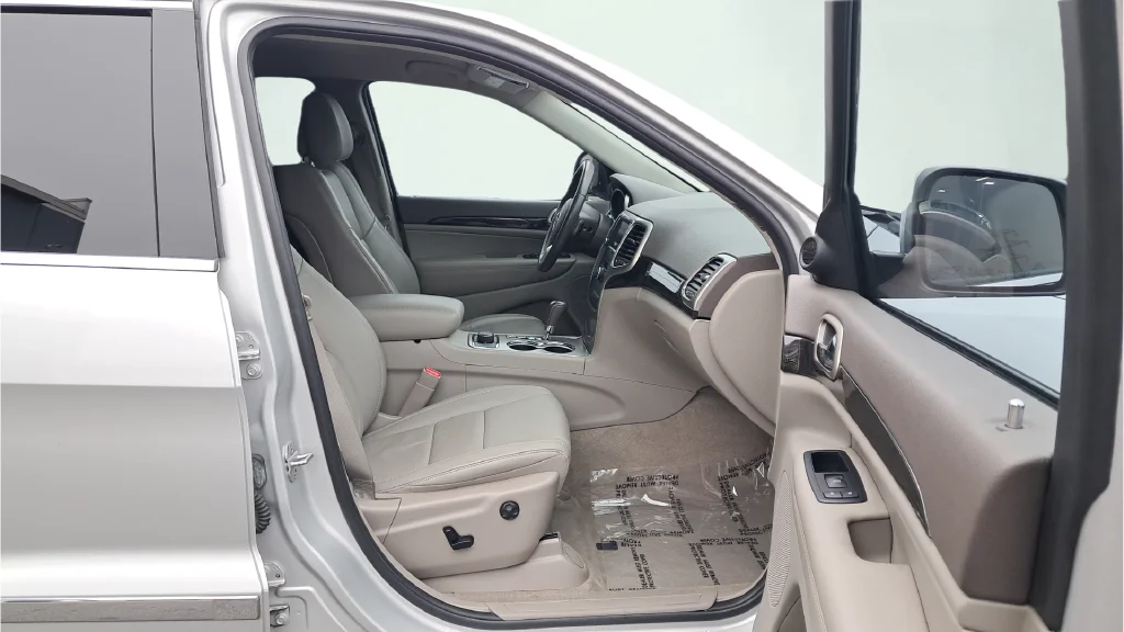 Used 2011 Silver Jeep Laredo image 16