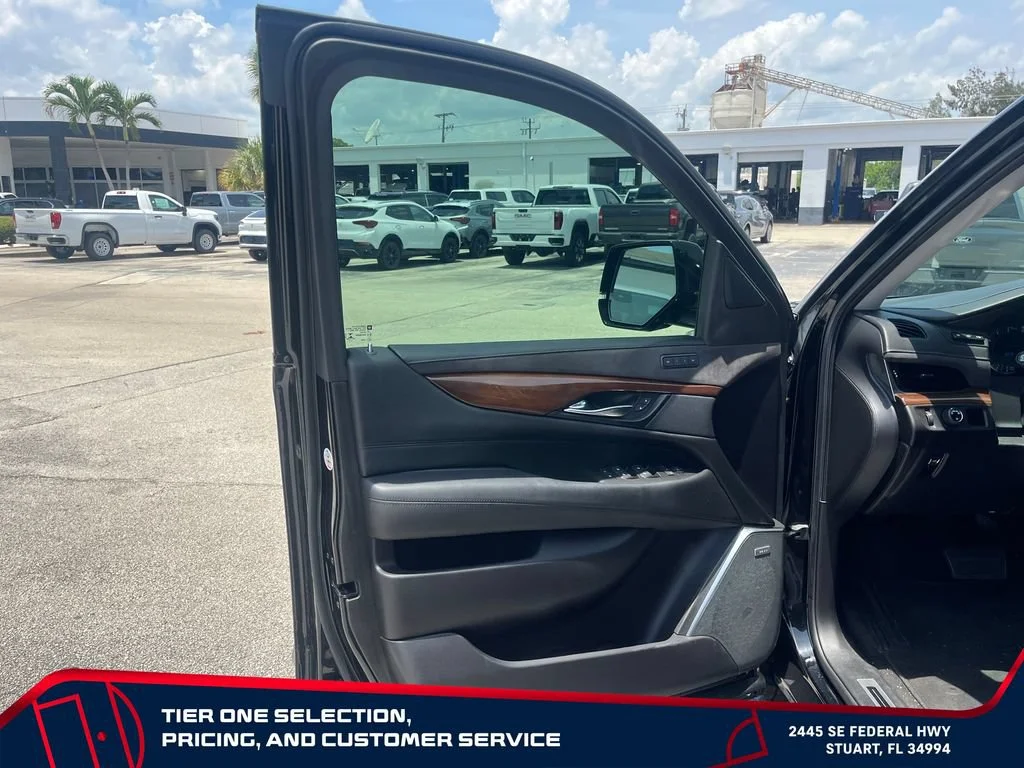 Used 2020 BLACK RAVEN Cadillac Premium Luxury image 11