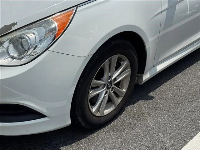 Used 2014 White Hyundai GLS image 5