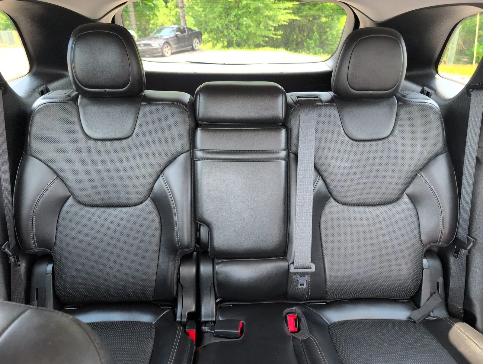 Used 2019 White Jeep Overland image 27