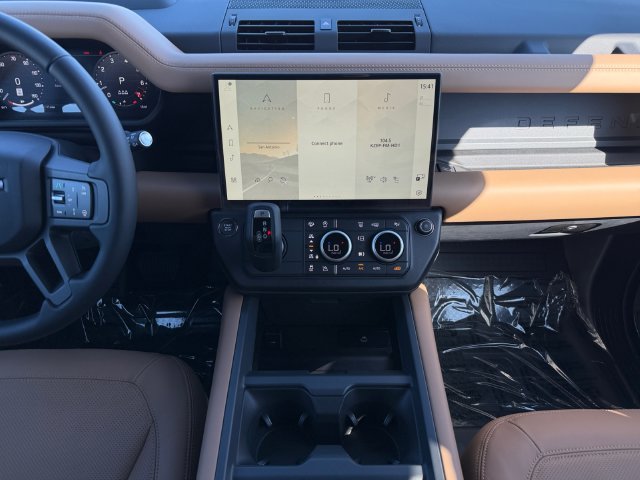 New 2026 Santorini Black Land Rover X-Dynamic SE image 15