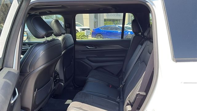 Used 2023 White Jeep Altitude image 23
