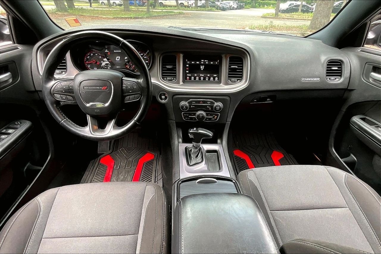 Used 2020 Silver Dodge SXT image 7