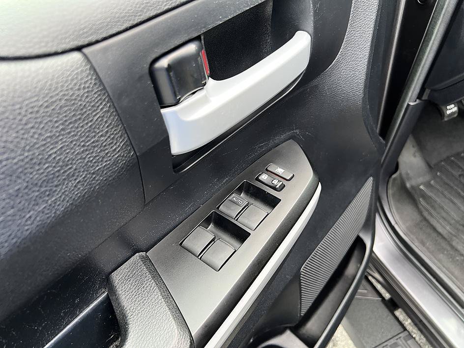 Used 2018 Magnetic Gray Metallic Toyota SR5 image 10