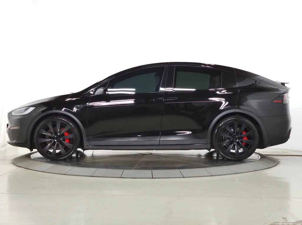 Used 2023  Tesla Plaid image 2