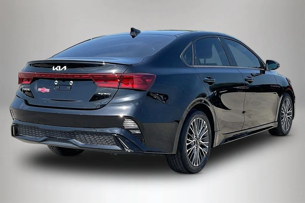 Used 2022 Black Kia GT-Line image 5