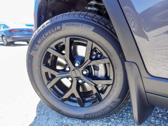 New 2026 Baltic Gray Metallic Clearcoat Jeep Altitude image 10