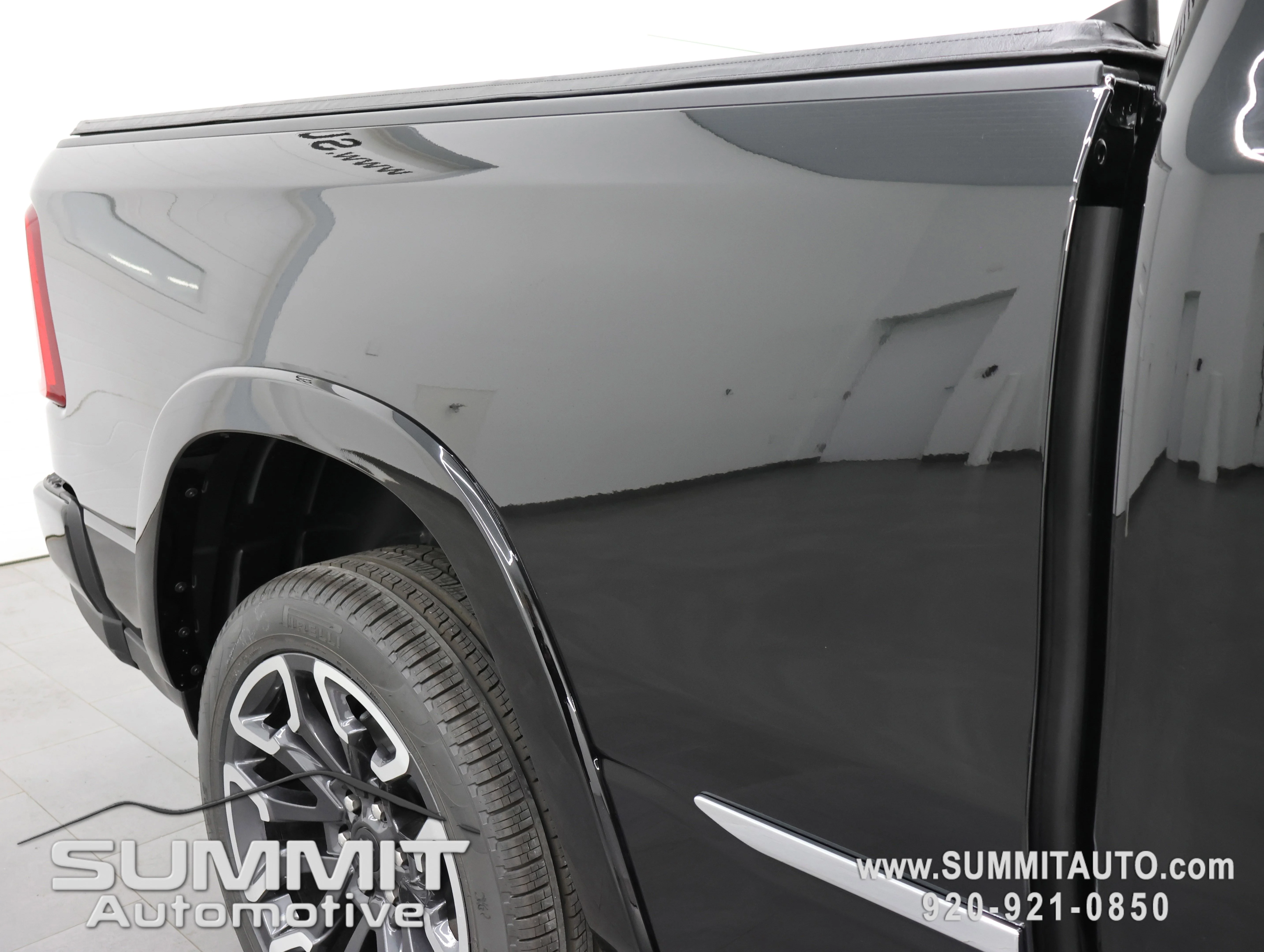 New 2026 Diamond Black Crystal Pearl-Coat Exterior Paint RAM Limited image 33